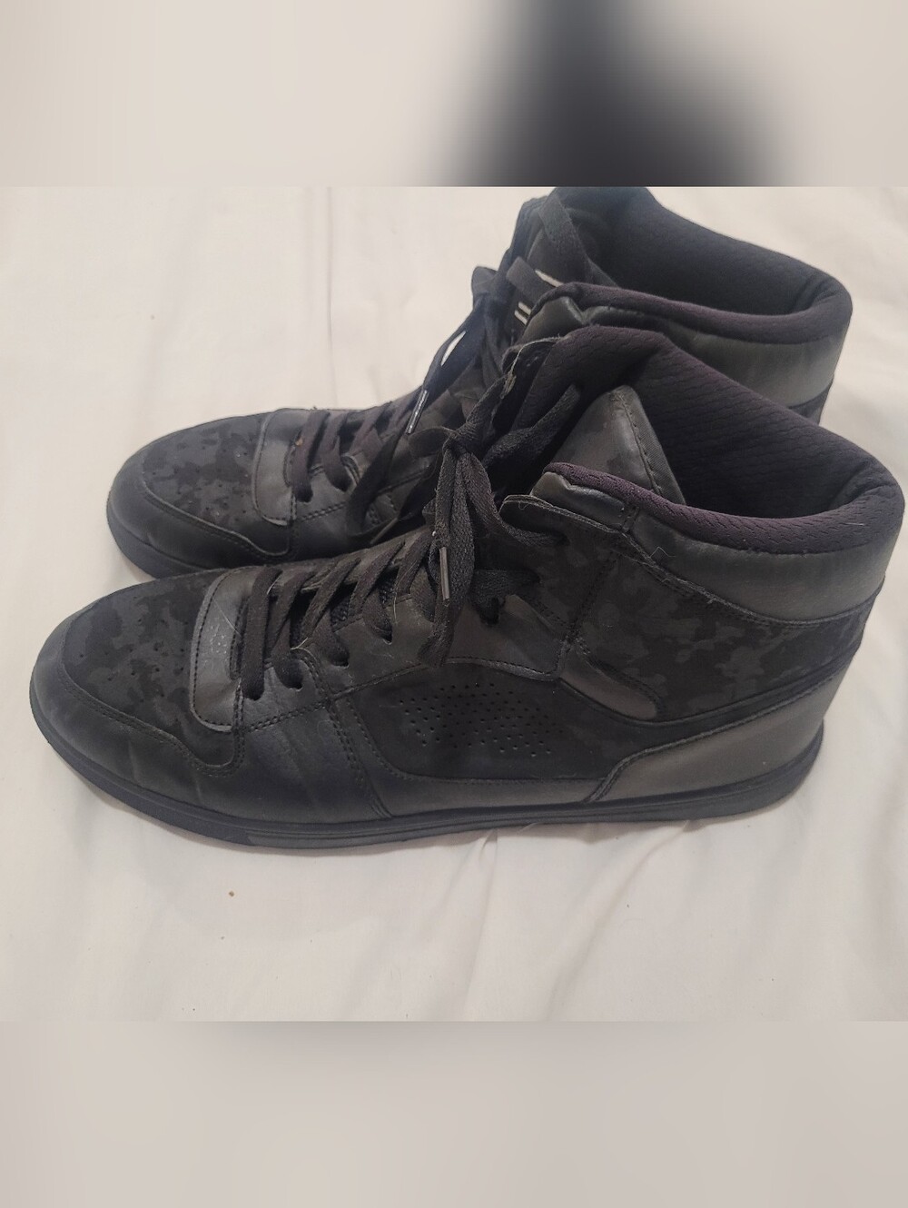 Men's Black High-Top Athletic Sneakers